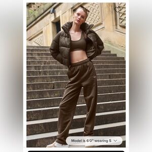 Alo accolade straight leg sweatpants - color espresso - XXS